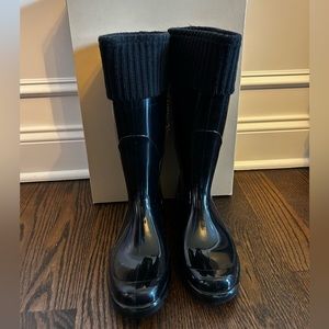 NW Burberry black rain boots made in Italy. Size 39, 8 in US. Org. box